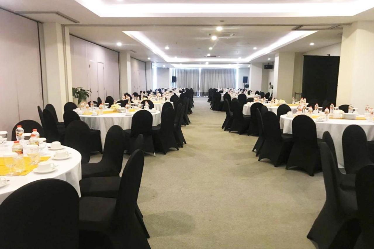 M Hotel Sorong Kültér fotó