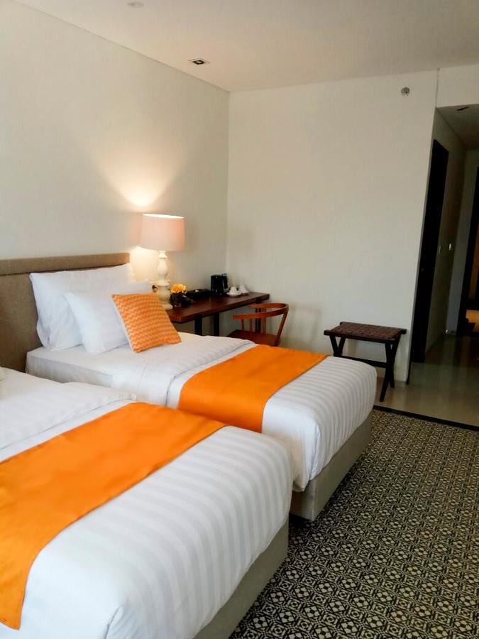 M Hotel Sorong Kültér fotó