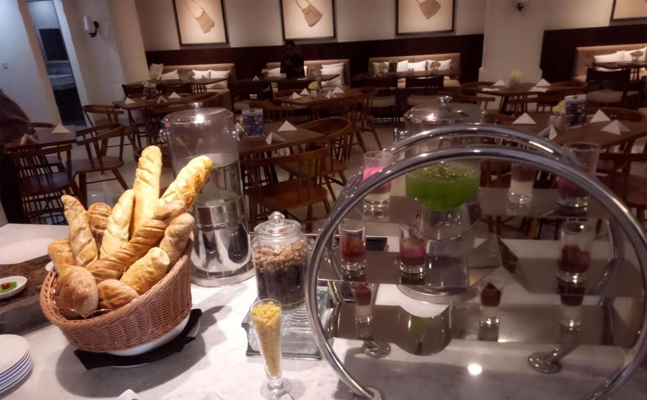 M Hotel Sorong Kültér fotó